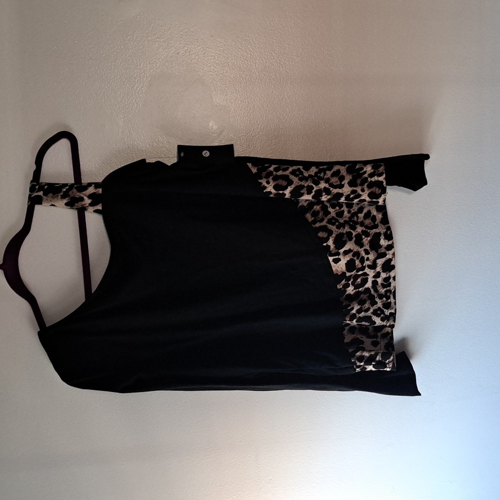 (Boutique)one shoulder black top with leopard print size L